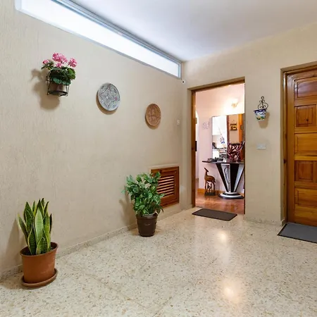 Un Guino Al Mar Apartment